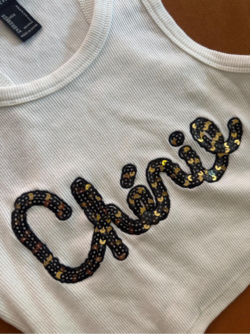 Forever 21 White Cropped Tank Top with Sequined 'Chérie’ Script Small NWOT - Picture 2 of 4